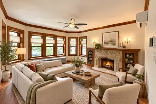 1919 W Waveland Ave, Chicago, IL 60613 - Photo 2