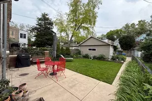 1919 W Waveland Ave, Chicago, IL 60613 - Photo 22
