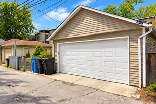 1919 W Waveland Ave, Chicago, IL 60613 - Photo 12