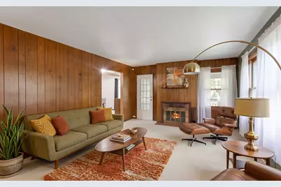804 Roosevelt Road, Woodstock, IL 60098 - Photo 2