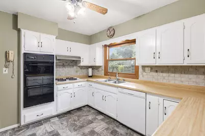 804 Roosevelt Road, Woodstock, IL 60098 - Photo 6