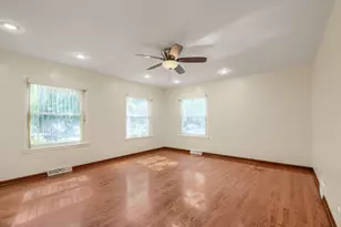 1930 W Birchwood Ave, Chicago, IL 60626 - Photo 2