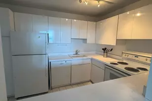 1560 N Sandburg Terrace, Chicago, IL 60614 - Photo 4