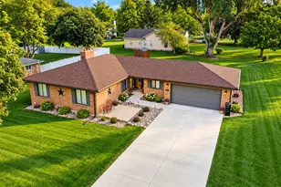 904 Luke St, Ottawa, IL 61350 - Photo 1