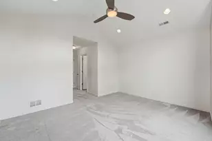 1905 Maureen Dr, Hoffman Estates, IL 60192 - Photo 16