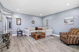 18460 Oakwood Ave, Lansing, IL 60438 - Photo 2
