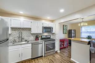 75 Larch Ct, Schaumburg, IL 60193 - Photo 6
