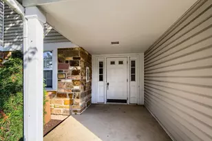 75 Larch Ct, Schaumburg, IL 60193 - Photo 2