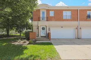 407 Town Pl Cir, Buffalo Grove, IL 60089 - Photo 1