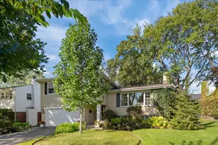 1340 Hawthorne Ln, Glenview, IL 60025 - Photo 2