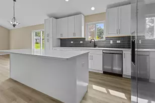 410 E Butler Ave, Grant Park, IL 60940 - Photo 8
