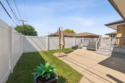 8425 W Sunnyside Avenue, Chicago, IL 60656 - Photo 20