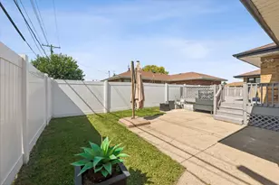 8425 W Sunnyside Ave, Chicago, IL 60656 - Photo 20