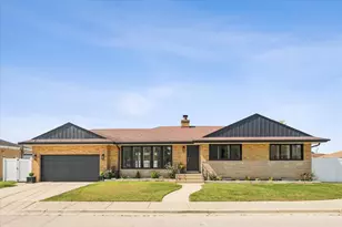 8425 W Sunnyside Ave, Chicago, IL 60656 - Photo 1