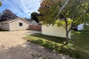 633 S Main St, Sheffield, IL 61361 - Photo 36