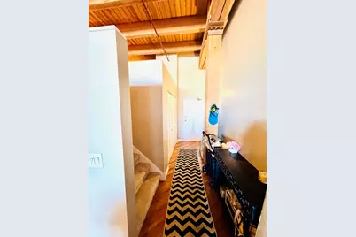 1733 W Irving Park Road #304, Chicago, IL 60613 - Photo 2