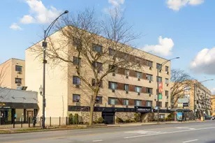 6758 N Sheridan Ave, Chicago, IL 60626 - Photo 1