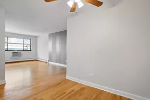 6758 N Sheridan Ave, Chicago, IL 60626 - Photo 2