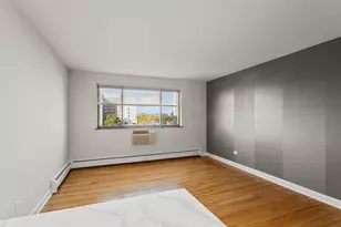 6758 N Sheridan Ave, Chicago, IL 60626 - Photo 2