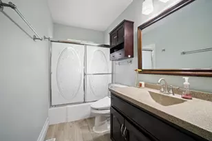 1032 Valley Stream Dr, Wheeling, IL 60090 - Photo 14