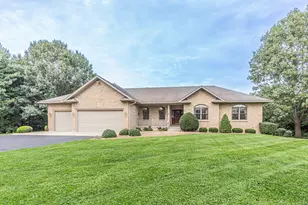 2506 Mustang Trail, Woodstock, IL 60098 - Photo 2