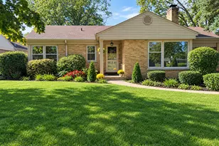 208 N Brighton Pl, Arlington Heights, IL 60004 - Photo 1