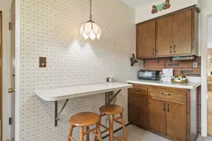 208 N Brighton Pl, Arlington Heights, IL 60004 - Photo 8