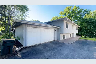 201 W Winchester Road, Libertyville, IL 60048 - Photo 1