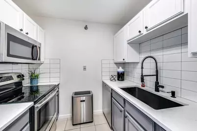 345 N La Salle Drive #2207, Chicago, IL 60654 - Photo 10