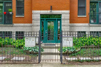 917 W Lakeside Place #3W, Chicago, IL 60640 - Photo 2