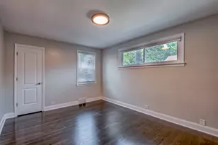 5145 Mulford St, Skokie, IL 60077 - Photo 10