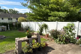 915 W 1st St, Spring Valley, IL 61362 - Photo 16