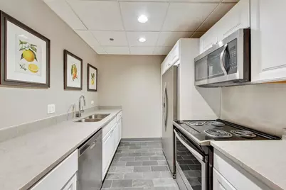 630 N State Street #2109, Chicago, IL 60654 - Photo 18