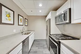 630 N State St, Chicago, IL 60654 - Photo 18
