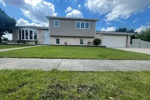 793 Six Pines Dr, Romeoville, IL 60446 - Photo 1