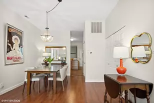 2008 W Roscoe St, Chicago, IL 60618 - Photo 8