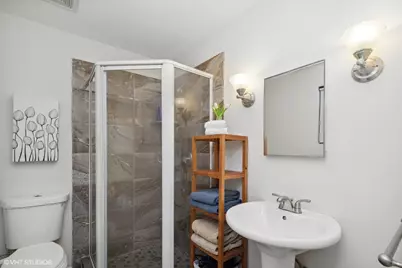 2008 W Roscoe Street #2, Chicago, IL 60618 - Photo 12