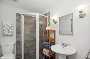 2008 W Roscoe St, Chicago, IL 60618 - Photo 12