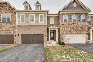 331 Camberley Ln, Lincolnshire, IL 60069 - Photo 1