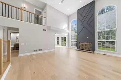 125 Alsace Court, Bloomingdale, IL 60108 - Photo 2