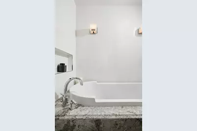 111 E Chestnut Street #22A, Chicago, IL 60611 - Photo 24