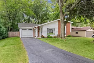 535 Edens Ln, Northfield, IL 60093 - Photo 1