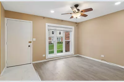 3062 Kingston Court, Streamwood, IL 60107 - Photo 2