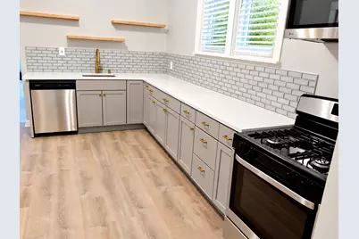 8510 S Burnham Avenue, Chicago, IL 60617 - Photo 2
