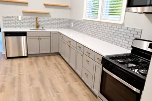 8510 S Burnham Ave, Chicago, IL 60617 - Photo 2