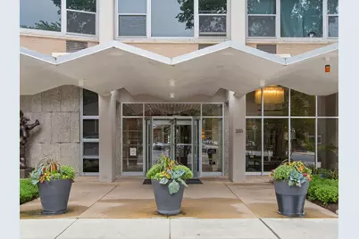 555 W Cornelia Avenue #1002, Chicago, IL 60657 - Photo 2