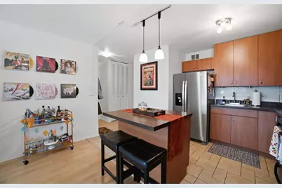 555 W Cornelia Avenue #1002, Chicago, IL 60657 - Photo 6