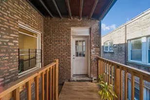 2757 W Arthur Ave, Chicago, IL 60645 - Photo 2