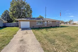 420 W Pierce Ave, Charleston, IL 61920 - Photo 2