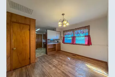 420 W Pierce Avenue, Charleston, IL 61920 - Photo 8